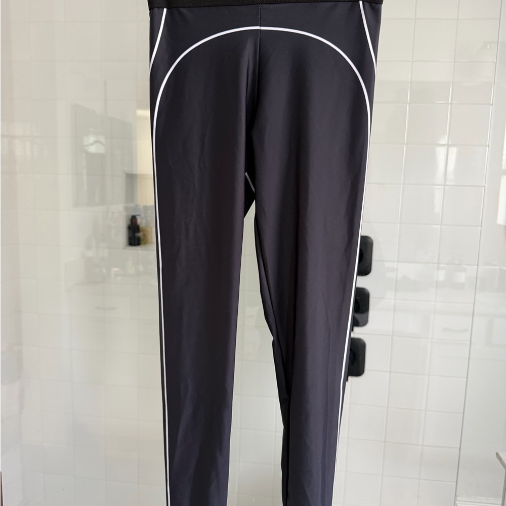 ALO Yoga Black Leggings with White Contrast Piping